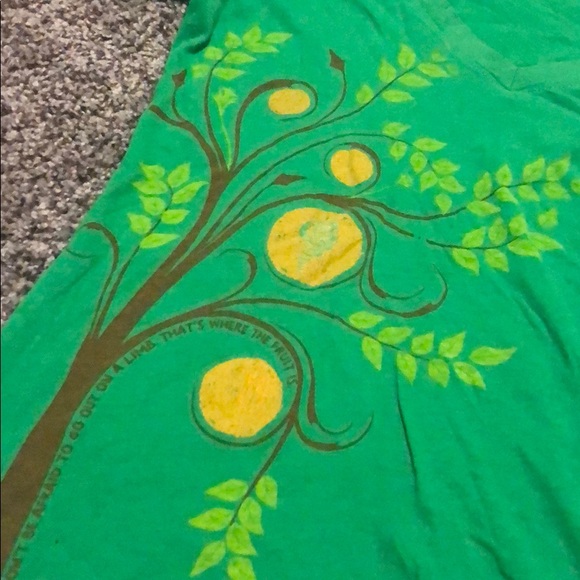 V-neck - Picture 2 of 3